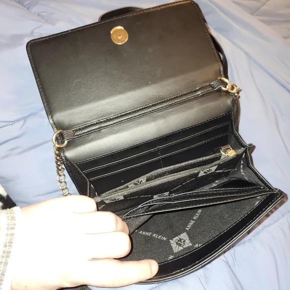 Anne Klein crossbody with Beautiful detailing. - Picture 3 of 4